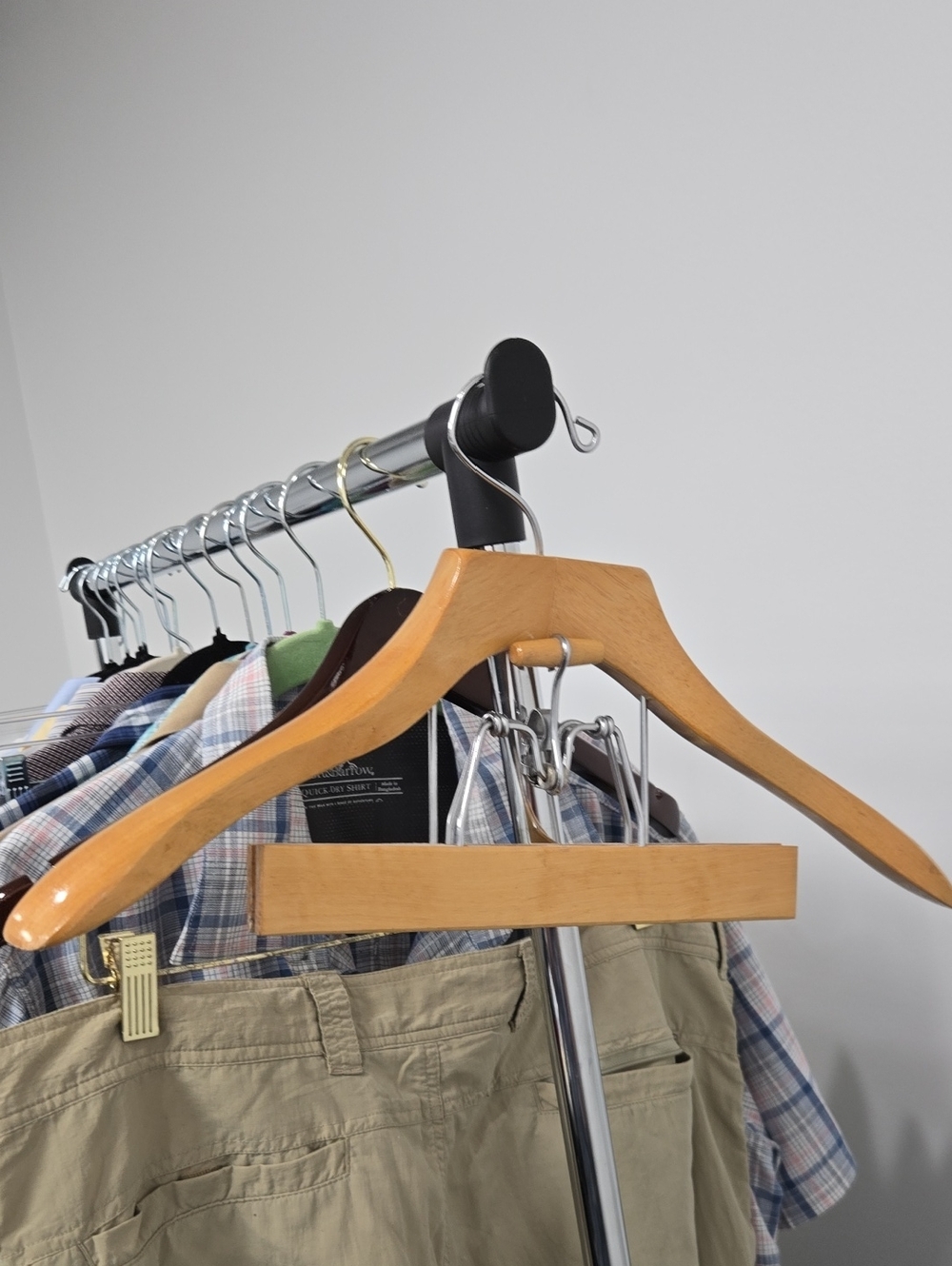Suit hanger